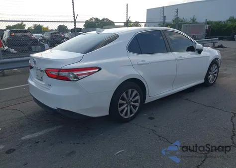 2020 Toyota Camry Le из США, поврежденный, VIN 4T1C11AK8LU907636